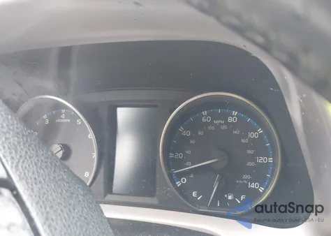 2017 Toyota Rav4 Xle z USA, uszkodzony, nr VIN JTMWFREV9HJ126106